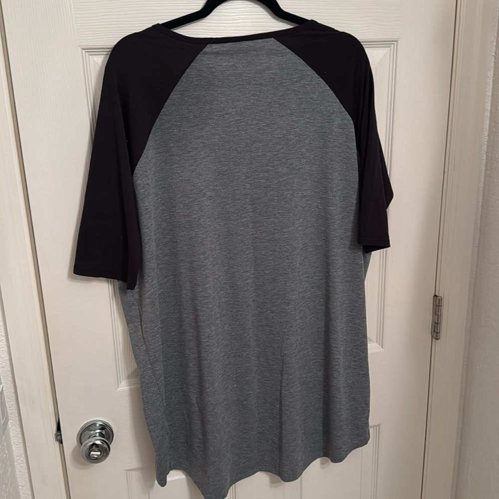 Womens LuLaRoe size M Gray Black Randy Tee Knit Top Baseball Shirt - Picture 3 of 3